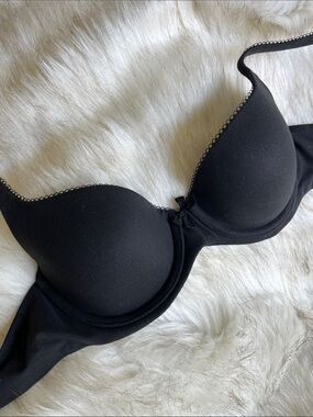 VICTORIA’S SECRET BODY BY VICTORIA CLASSIC BLACK T-SHIRT BRA